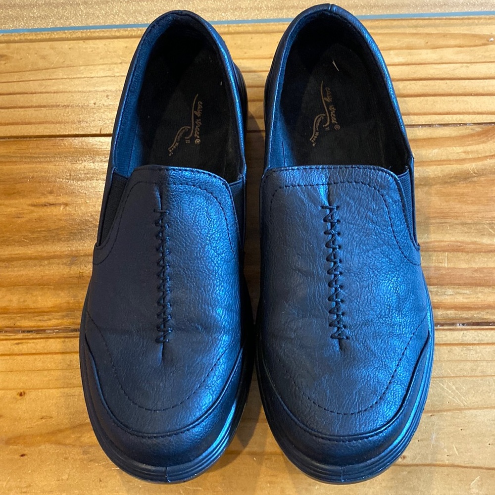 Easy Street Women’s Loafers - Size 8.5 - Black